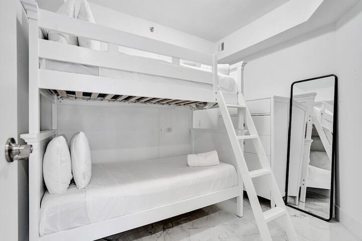 Room 26 of 723