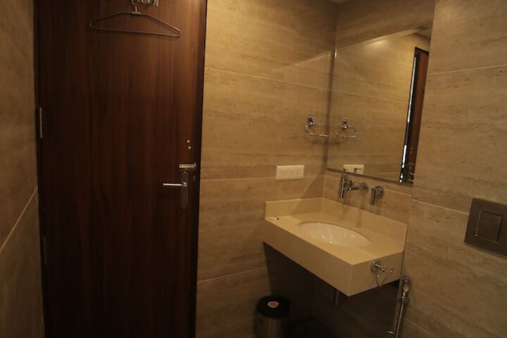 Room 9 of 21