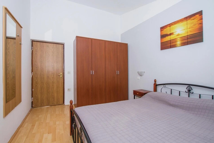 Room 5 of 15
