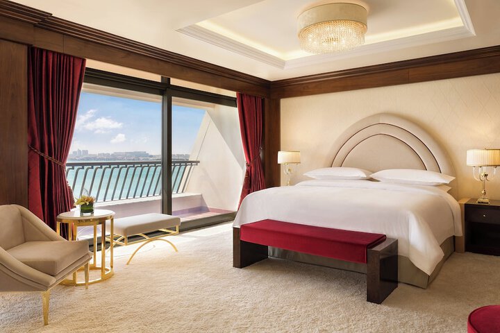 Room 19 of 220