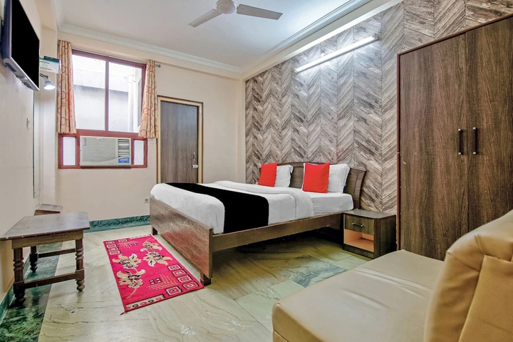 Room 7 of 16