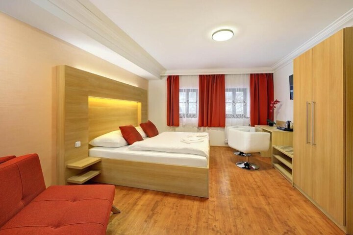 Room 35 of 74