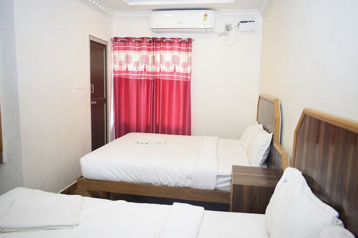 Room 12 of 33