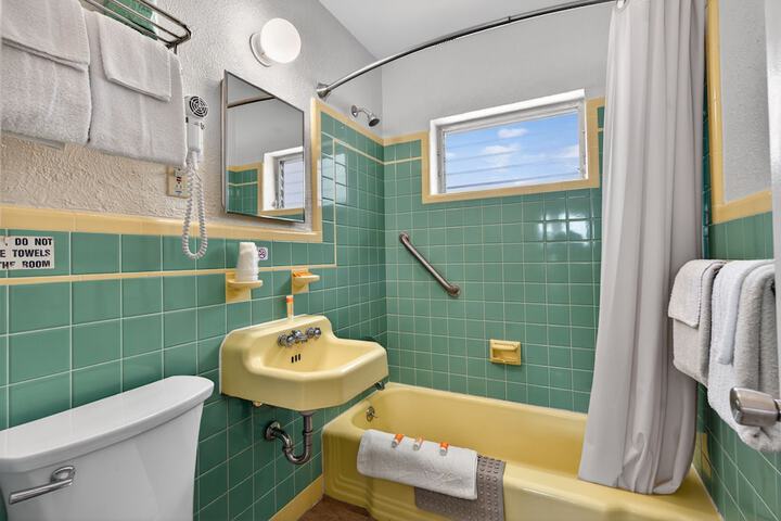 Room 14 of 33