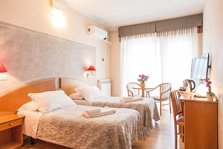 Room 15 of 52