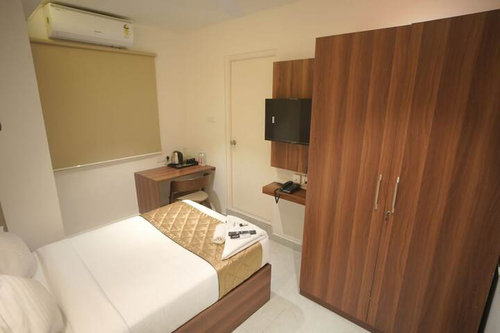 Room 10 of 40