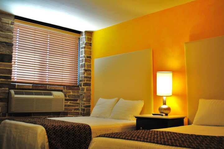 Room 8 of 21