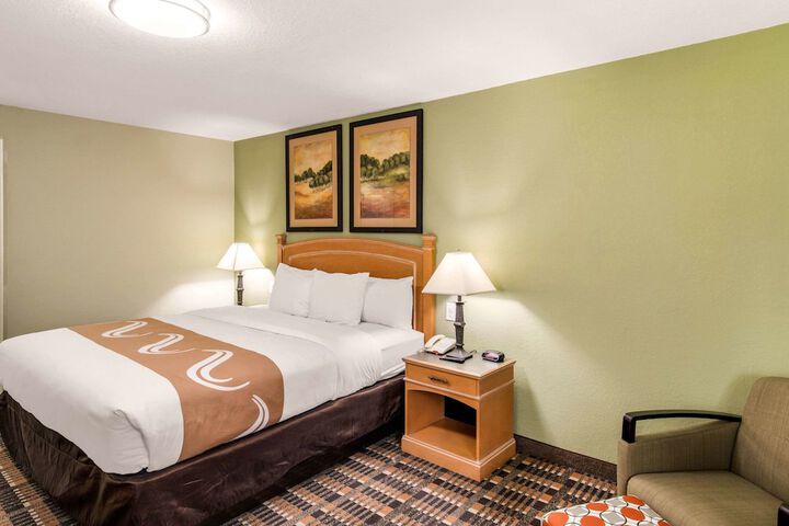 1 King Bed (2 of 33)
