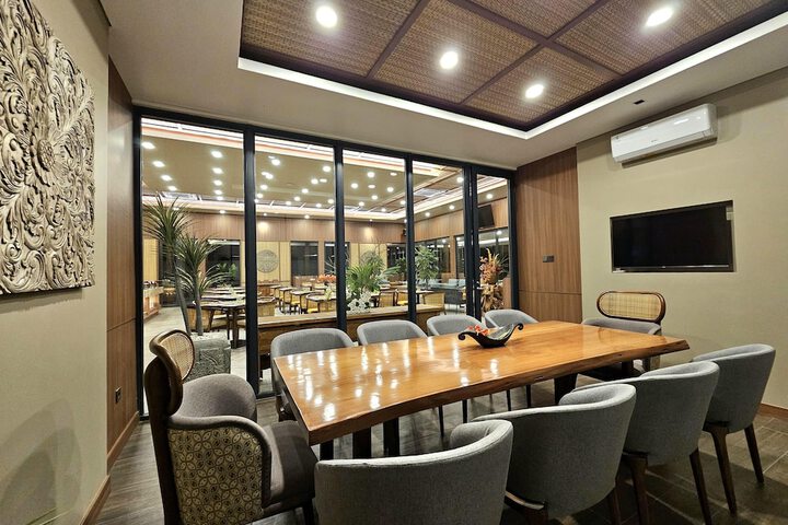 Dining 96 of 119