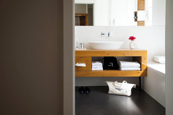 Room 48 of 84