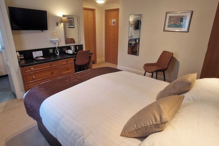 Room 8 of 43