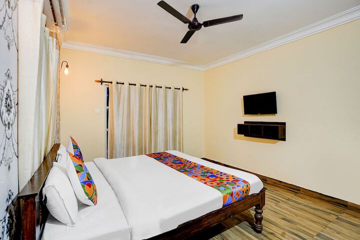 Room 8 of 28