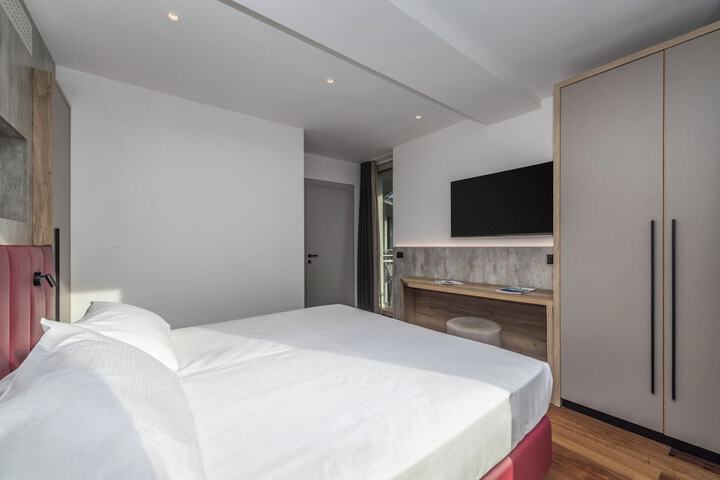 Room 52 of 133