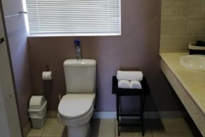 Room 2 of 33