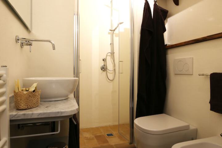 Room 22 of 66