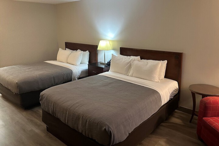2 Queen Beds (2 of 16)