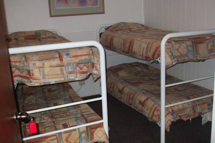 Room 13 of 33