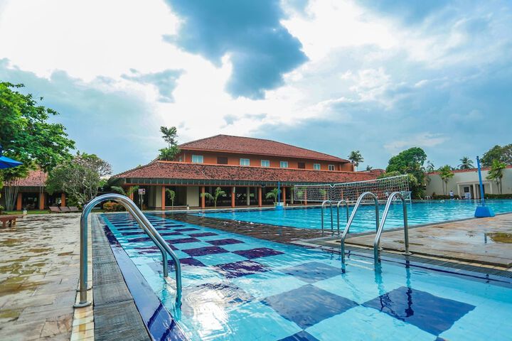 Pool Hotel