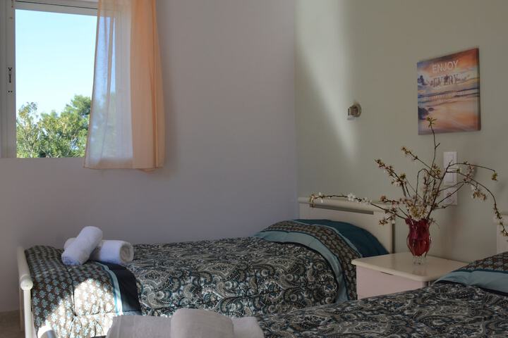 Room 11 of 34