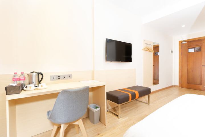 Room 42 of 61