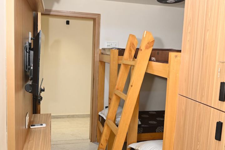 Room 11 of 15