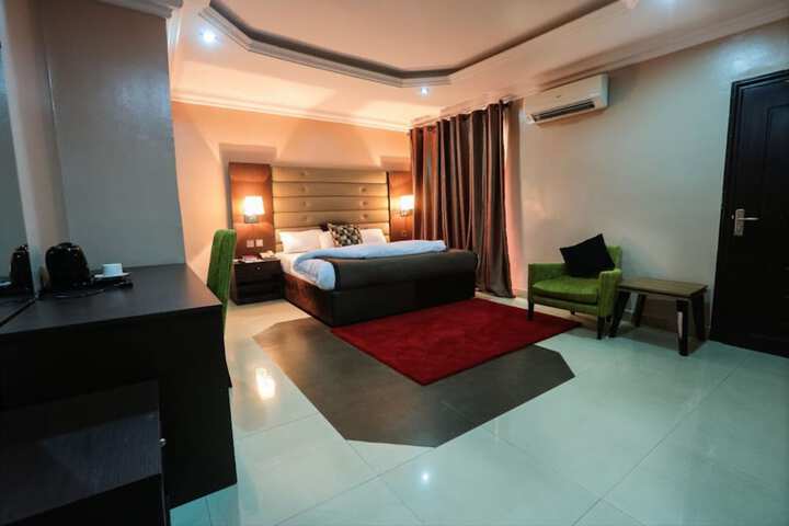 Room 18 of 81