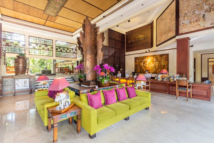 Entrance & Lobby
