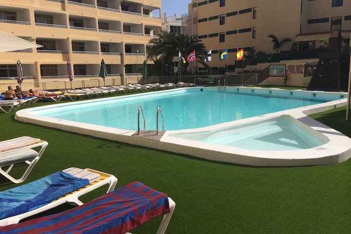 Hotel Pool