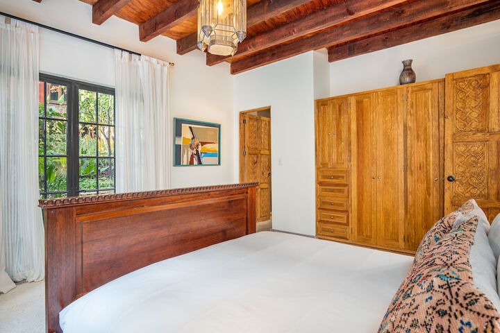Room 4 of 44