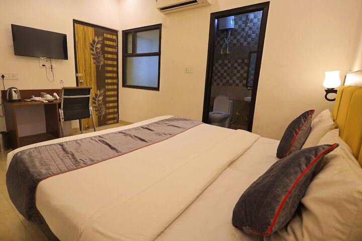 Room 13 of 24