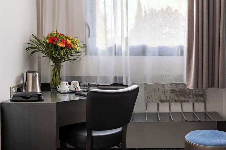 Room 34 of 77