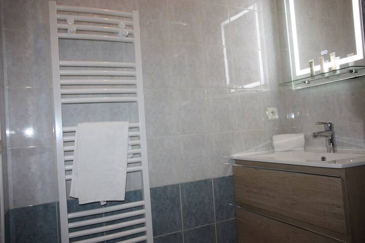 Room 42 of 50