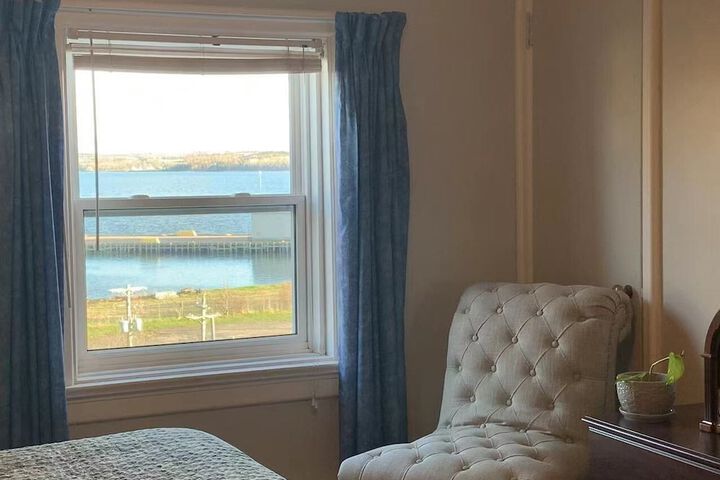 Room 25 of 135