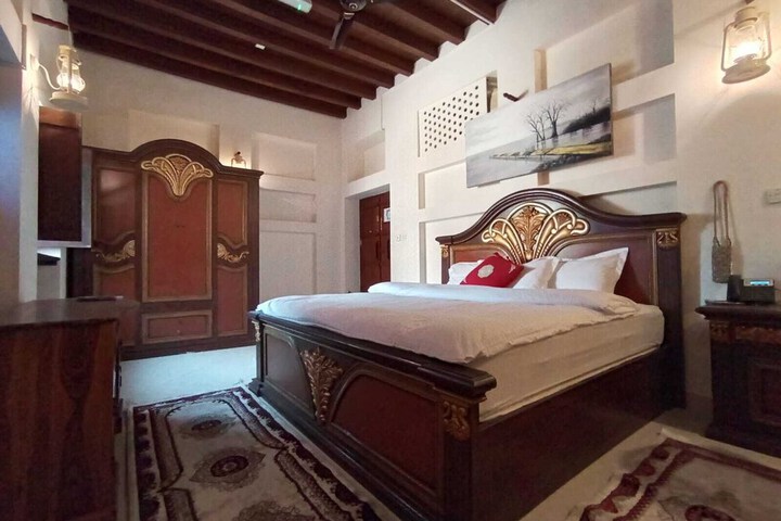 Room 15 of 48