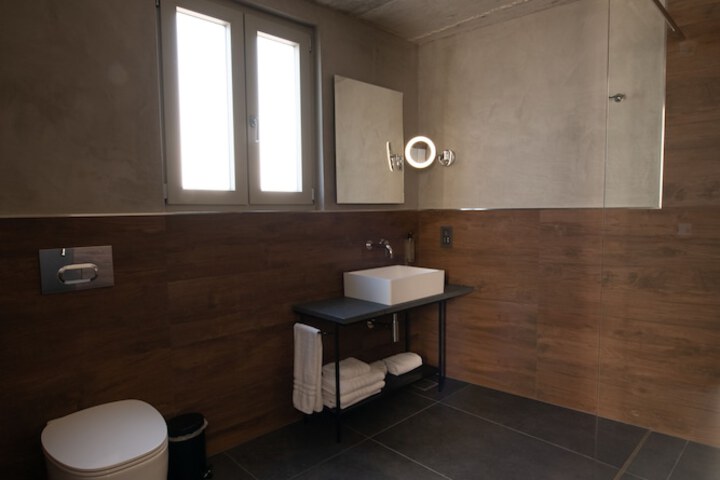 Room 34 of 60