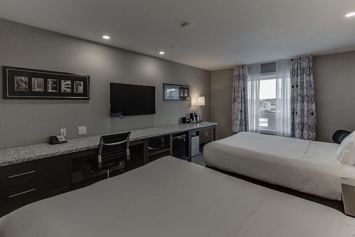 Room 8 of 80