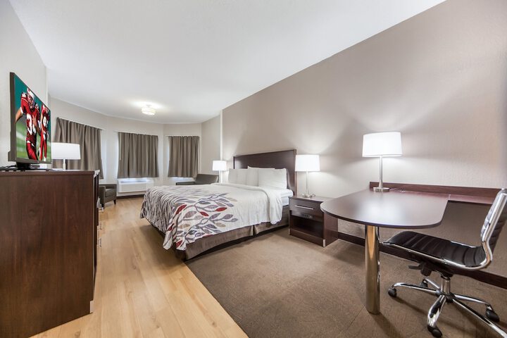 Superior King Bed with Sofa (8 of 25)
