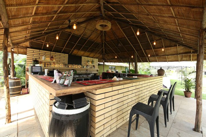 Lounge 102 of 193
