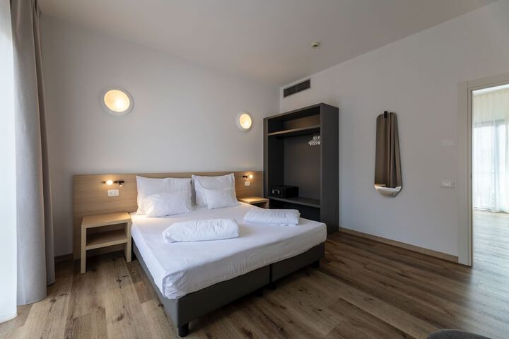 Room 63 of 104