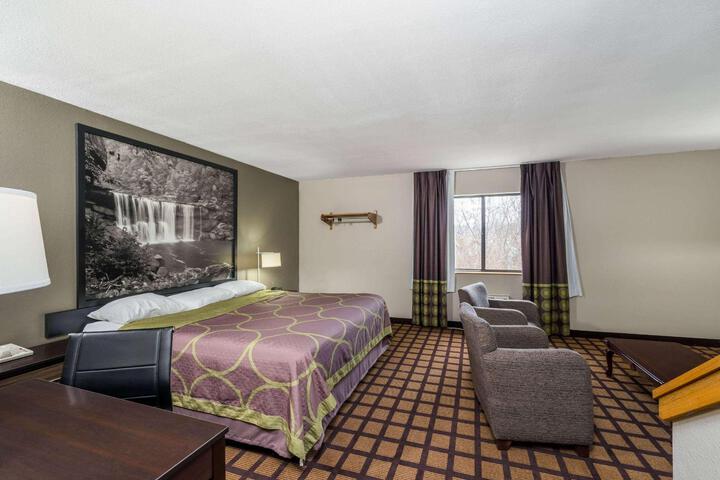 1 King Bed (6 of 7)
