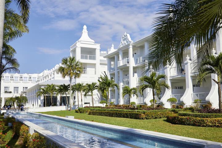 Hotel Exterior 95 of 104