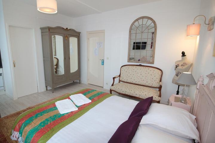 Room 27 of 164