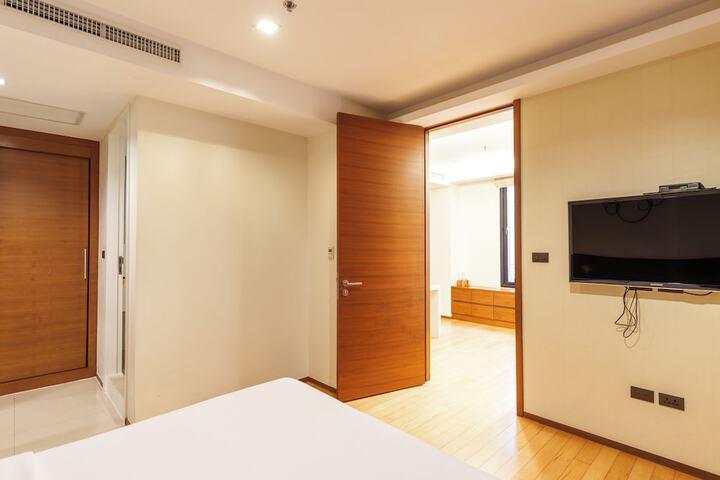 Room 25 of 37