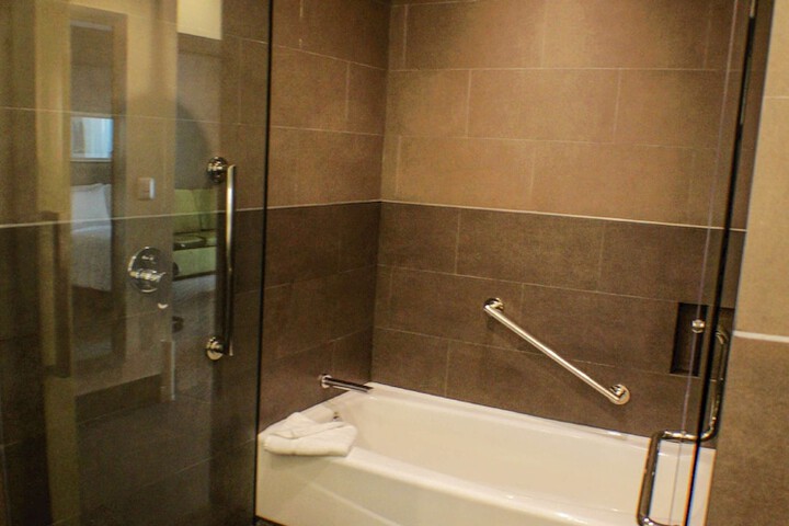 Room 52 of 103