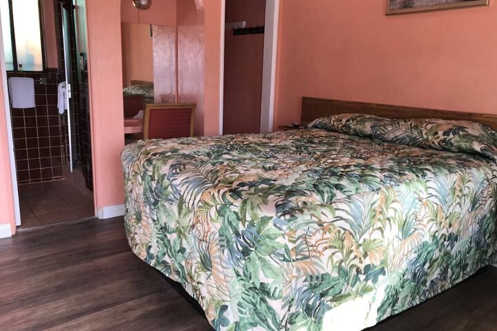 Raymoure Motel in Long Beach, CA
