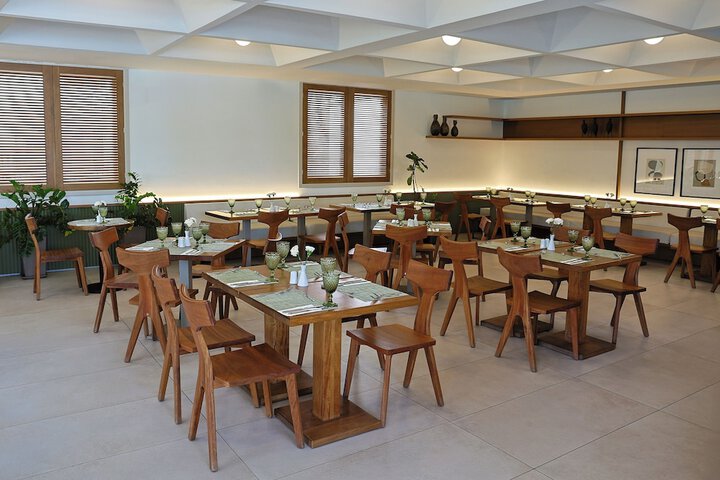 Dining 46 of 63