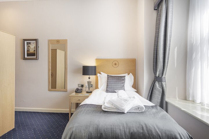 Room 4 of 62
