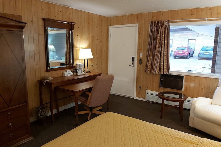 Room 12 of 27