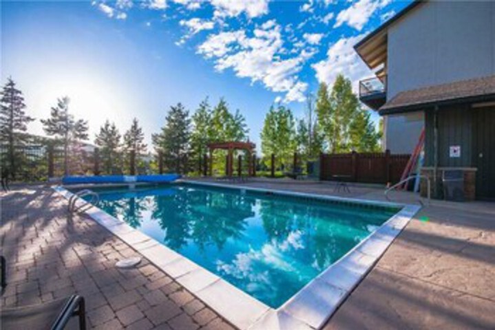 Pool 13 of 27