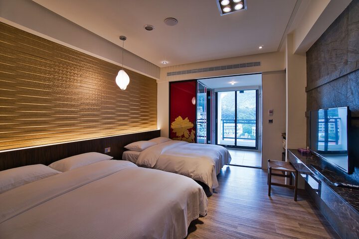 Room 8 of 16